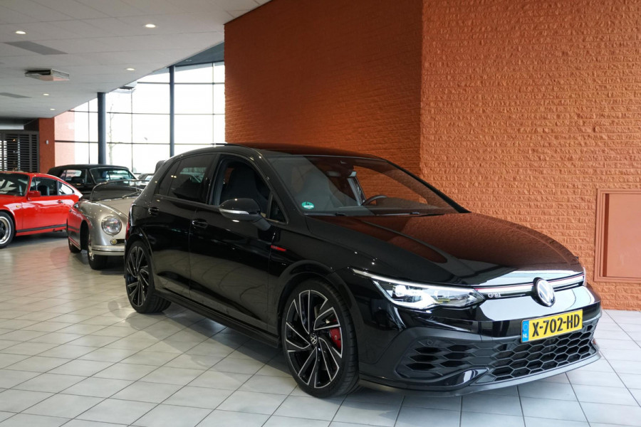 Volkswagen Golf 2.0 TSI GTI Clubsport 300PK + PANORAMADAK / IQ LIGHT / STUURVERWARMING / 19"