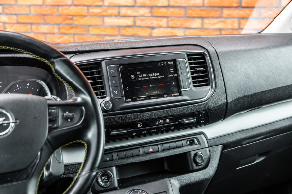 Opel Vivaro 2.0 CDTI L3H1 DC Irmscher Sport | Bi-Xenon | Head-Up | Camera | Navigatie | Lederen bekleding | Stoelverwarming | F1 Flippers | Dodehoek detector | ACC | Nieuwe APK | Orig. NL Auto