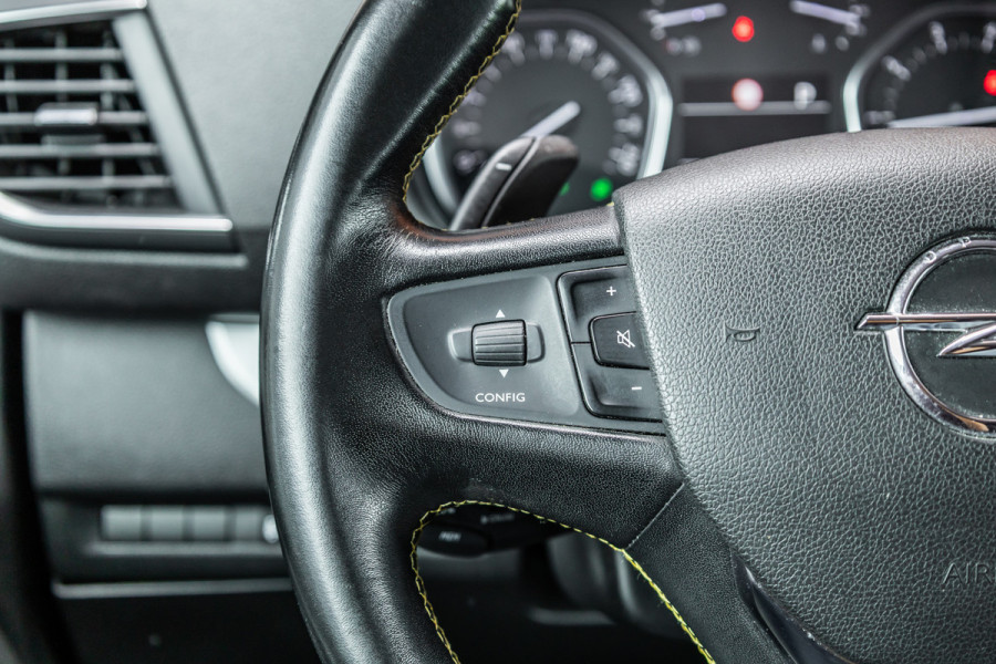 Opel Vivaro 2.0 CDTI L3H1 DC Irmscher Sport | Bi-Xenon | Head-Up | Camera | Navigatie | Lederen bekleding | Stoelverwarming | F1 Flippers | Dodehoek detector | ACC | Nieuwe APK | Orig. NL Auto
