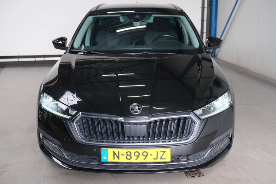 Škoda Octavia Combi 1.0 e-TSI Business Edition Automaat - N.A.P. Airco, Cruise, Navi, Camera, PDC, Trekhaak.