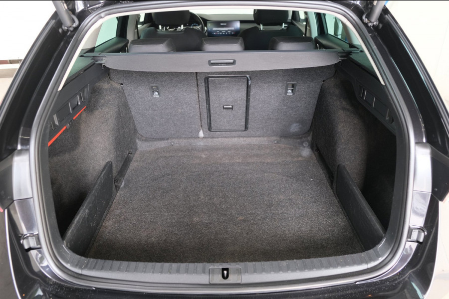 Škoda Octavia Combi 1.0 e-TSI Business Edition Automaat - N.A.P. Airco, Cruise, Navi, Camera, PDC, Trekhaak.