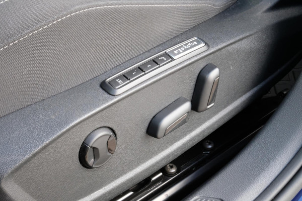 Volkswagen Golf Variant 1.0 TSI Life Business | Adaptieve Cruise | Trekhaak | CarPlay | Stoelverwarming | Elektr. Stoel | Camera |