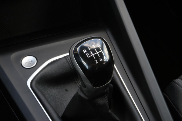 Volkswagen Golf Variant 1.0 TSI Life Business | Adaptieve Cruise | Trekhaak | CarPlay | Stoelverwarming | Elektr. Stoel | Camera |