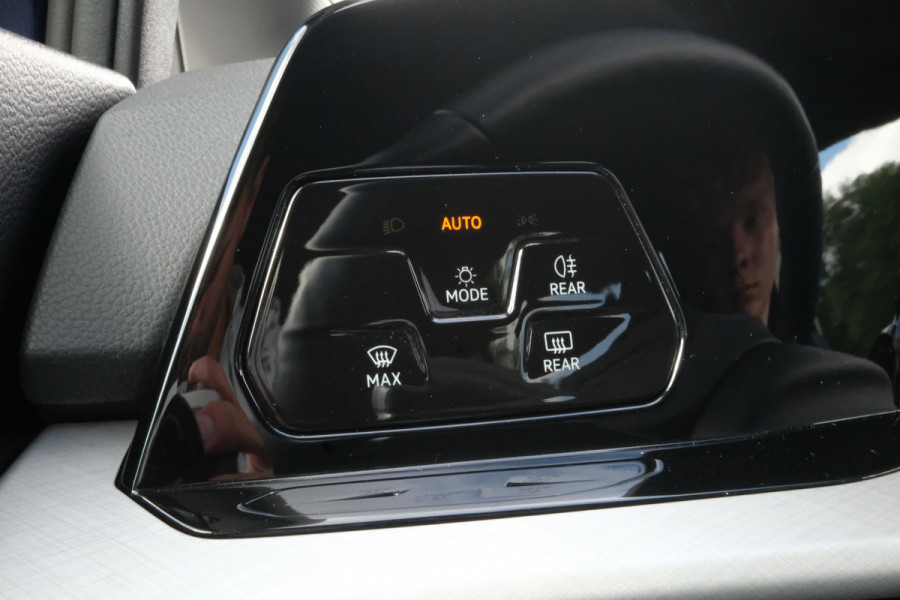 Volkswagen Golf Variant 1.0 TSI Life Business | Adaptieve Cruise | Trekhaak | CarPlay | Stoelverwarming | Elektr. Stoel | Camera |