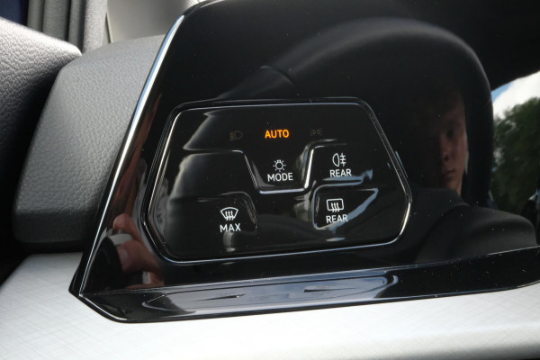 Volkswagen Golf Variant 1.0 TSI Life Business | Adaptieve Cruise | Trekhaak | CarPlay | Stoelverwarming | Elektr. Stoel | Camera |