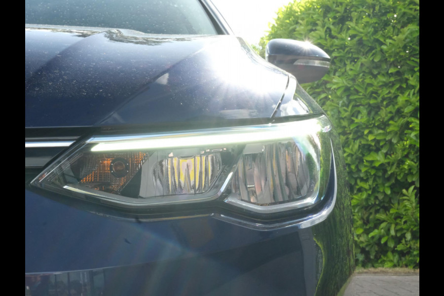 Volkswagen Golf Variant 1.0 TSI Life Business | Adaptieve Cruise | Trekhaak | CarPlay | Stoelverwarming | Elektr. Stoel | Camera |