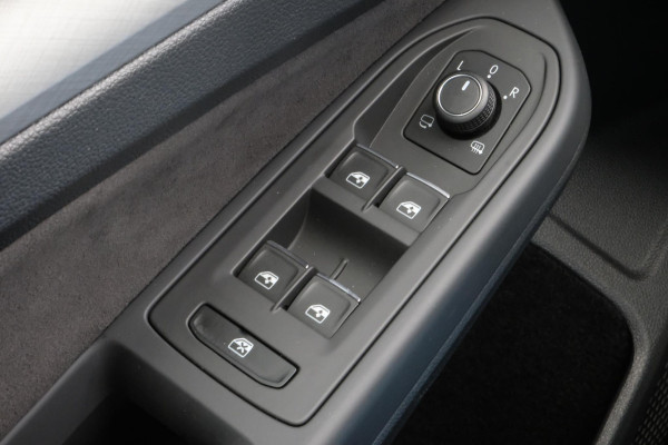 Volkswagen Golf Variant 1.0 TSI Life Business | Adaptieve Cruise | Trekhaak | CarPlay | Stoelverwarming | Elektr. Stoel | Camera |