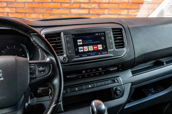 Peugeot Expert 2.0 BlueHDI Long DC | Dubbel cabine | Navigatie | Camera | CarPlay | Climate control | Trekhaak | Dodehoek detector | Nieuwe APK
