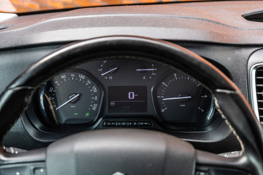 Peugeot Expert 2.0 BlueHDI Long DC | Dubbel cabine | Navigatie | Camera | CarPlay | Climate control | Trekhaak | Dodehoek detector | Nieuwe APK