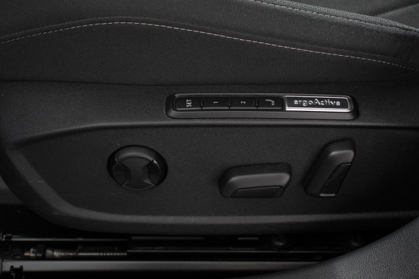Volkswagen Golf 1.5 TSI 162 pk Variant Style DSG Navigatie Climate Control Adaptieve Cruise Control Lane Assist Privacy Glass Stoel/Stuurverwarming LED PDC V+A Camera Electrische bedienbare Achterklep
