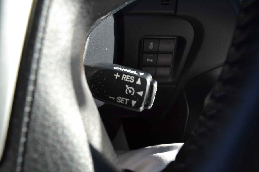 Toyota Land Cruiser 150 2.8 D-4D-F Professional Window Van