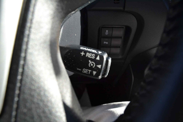 Toyota Land Cruiser 150 2.8 D-4D-F Professional Window Van