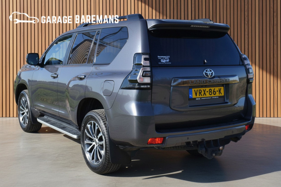 Toyota Land Cruiser 150 2.8 D-4D-F Executive Window Van