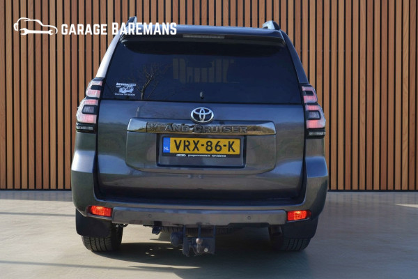 Toyota Land Cruiser 150 2.8 D-4D-F Executive Window Van