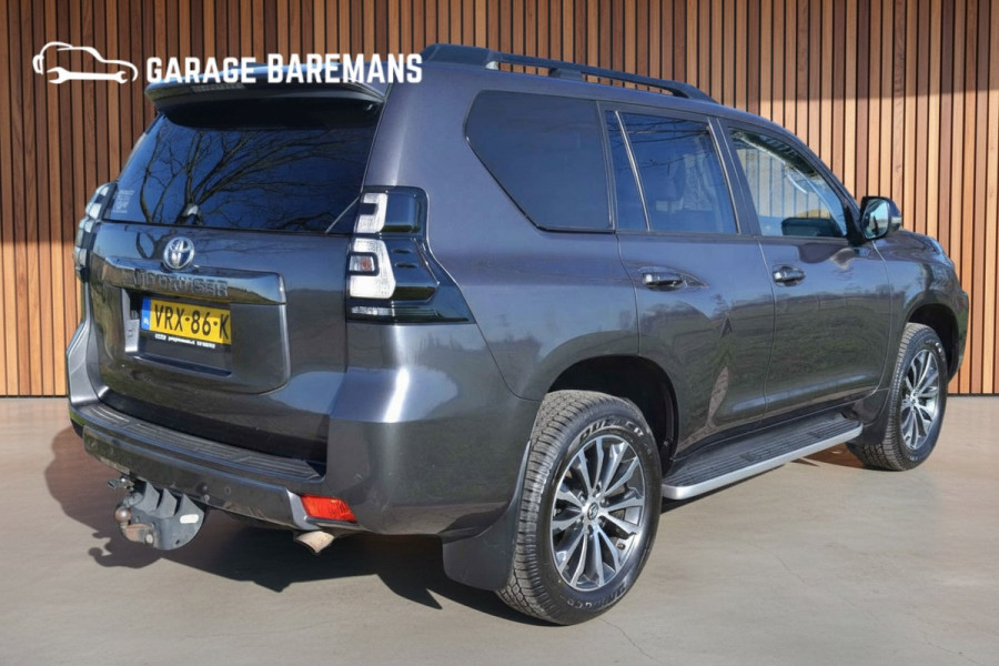 Toyota Land Cruiser 150 2.8 D-4D-F Executive Window Van