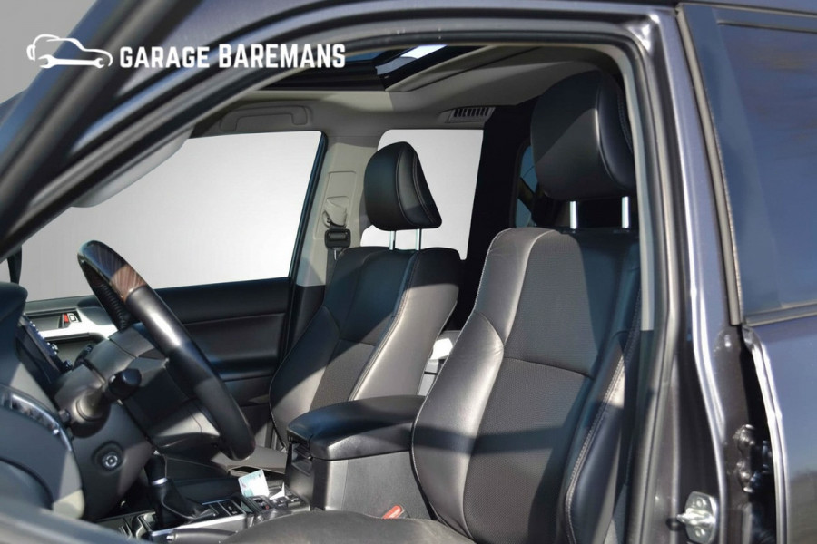 Toyota Land Cruiser 150 2.8 D-4D-F Executive Window Van