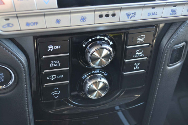 Toyota Land Cruiser 150 2.8 D-4D-F Executive Window Van