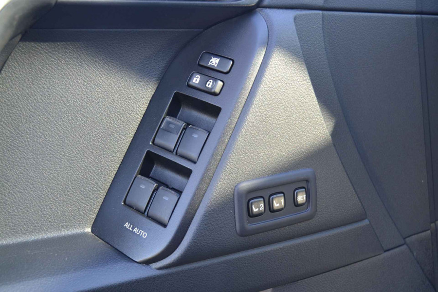 Toyota Land Cruiser 150 2.8 D-4D-F Executive Window Van