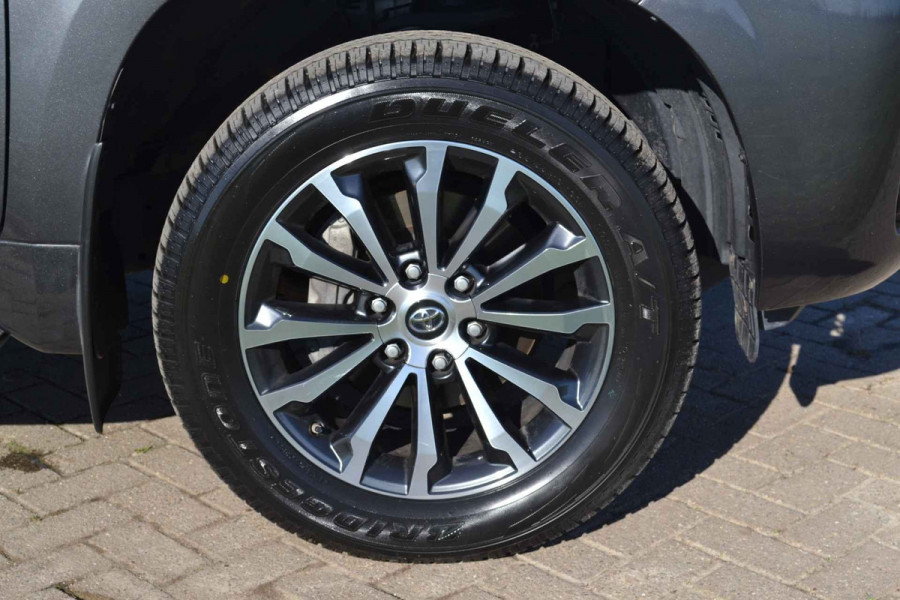 Toyota Land Cruiser 150 2.8 D-4D-F Executive Window Van