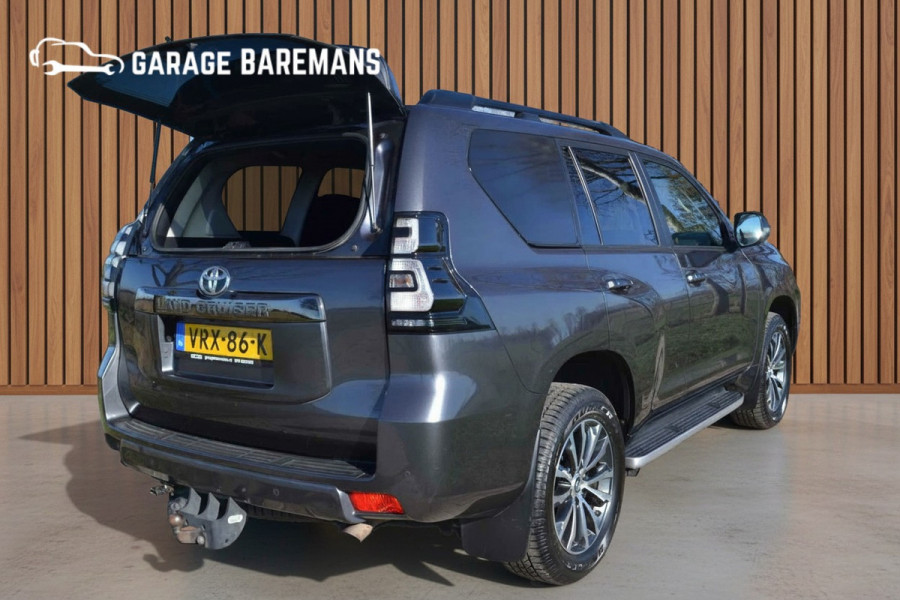 Toyota Land Cruiser 150 2.8 D-4D-F Executive Window Van