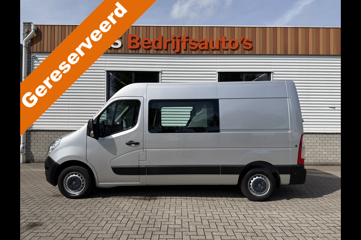 Renault Master T35 2.3 dCi 130pk L2H2 bpm vrij / euro 6 diesel / vaste prijs rijklaar € 19.950 ex btw / DC 7 persoons / zilver metallic / trekhaak 2500 kg / airco / cruise / navigatie