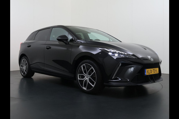 MG Mg4 electric Luxury 64 kWh SOH 95% | 14K KM!! |360 CAMERA| 7 JAAR MG GARANTIE T/M 07-2031| ELEK. STOEL| DODE HOEK SENSOR| STOEL + STUURVERWARMING| ADAPTIVE CRUISE CONTROL