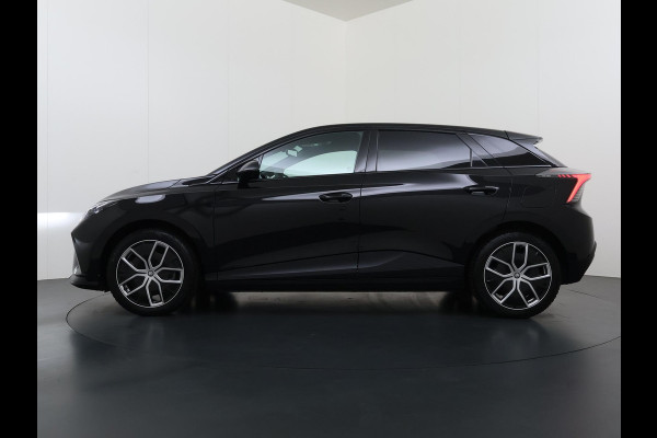 MG Mg4 electric Luxury 64 kWh SOH 95% | 14K KM!! |360 CAMERA| 7 JAAR MG GARANTIE T/M 07-2031| ELEK. STOEL| DODE HOEK SENSOR| STOEL + STUURVERWARMING| ADAPTIVE CRUISE CONTROL