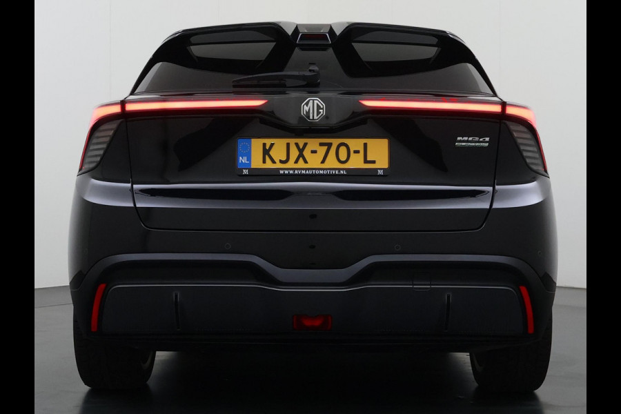 MG Mg4 electric Luxury 64 kWh SOH 95% | 14K KM!! |360 CAMERA| 7 JAAR MG GARANTIE T/M 07-2031| ELEK. STOEL| DODE HOEK SENSOR| STOEL + STUURVERWARMING| ADAPTIVE CRUISE CONTROL