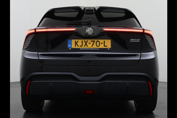 MG Mg4 electric Luxury 64 kWh SOH 95% | 14K KM!! |360 CAMERA| 7 JAAR MG GARANTIE T/M 07-2031| ELEK. STOEL| DODE HOEK SENSOR| STOEL + STUURVERWARMING| ADAPTIVE CRUISE CONTROL
