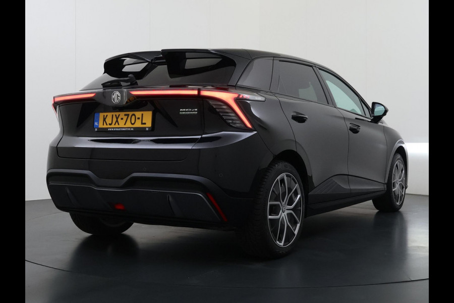 MG Mg4 electric Luxury 64 kWh SOH 95% | 14K KM!! |360 CAMERA| 7 JAAR MG GARANTIE T/M 07-2031| ELEK. STOEL| DODE HOEK SENSOR| STOEL + STUURVERWARMING| ADAPTIVE CRUISE CONTROL