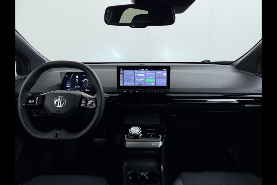 MG Mg4 electric Luxury 64 kWh SOH 95% | 14K KM!! |360 CAMERA| 7 JAAR MG GARANTIE T/M 07-2031| ELEK. STOEL| DODE HOEK SENSOR| STOEL + STUURVERWARMING| ADAPTIVE CRUISE CONTROL