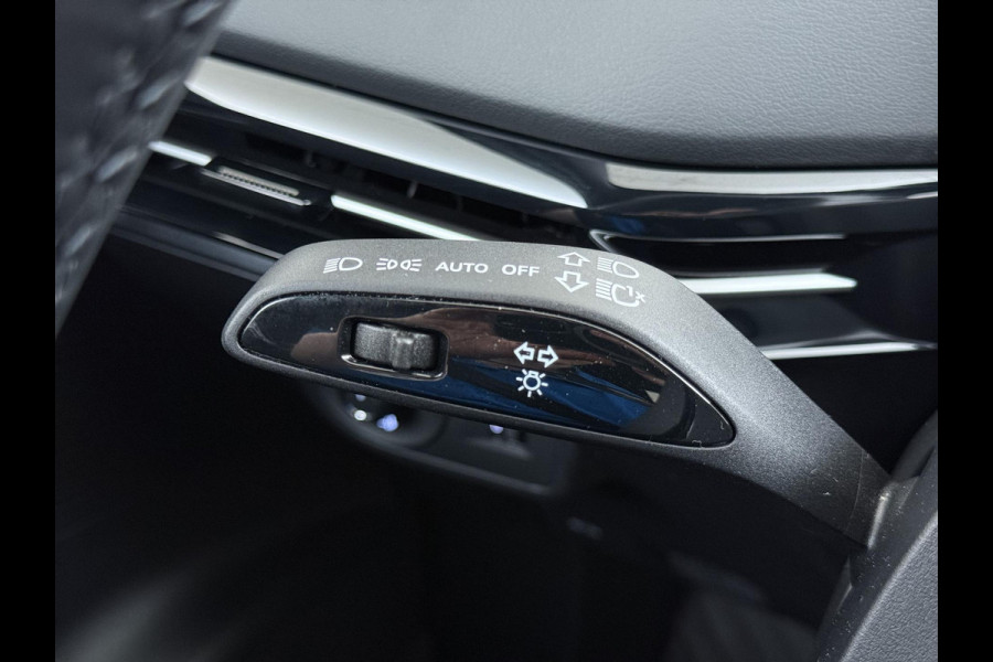 MG Mg4 electric Luxury 64 kWh SOH 95% | 14K KM!! |360 CAMERA| 7 JAAR MG GARANTIE T/M 07-2031| ELEK. STOEL| DODE HOEK SENSOR| STOEL + STUURVERWARMING| ADAPTIVE CRUISE CONTROL