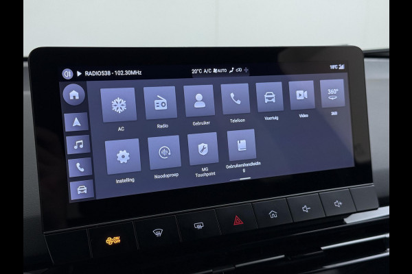 MG Mg4 electric Luxury 64 kWh SOH 95% | 14K KM!! |360 CAMERA| 7 JAAR MG GARANTIE T/M 07-2031| ELEK. STOEL| DODE HOEK SENSOR| STOEL + STUURVERWARMING| ADAPTIVE CRUISE CONTROL