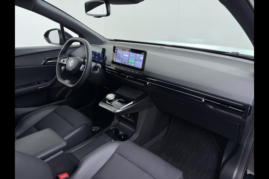 MG Mg4 electric Luxury 64 kWh SOH 95% | 14K KM!! |360 CAMERA| 7 JAAR MG GARANTIE T/M 07-2031| ELEK. STOEL| DODE HOEK SENSOR| STOEL + STUURVERWARMING| ADAPTIVE CRUISE CONTROL