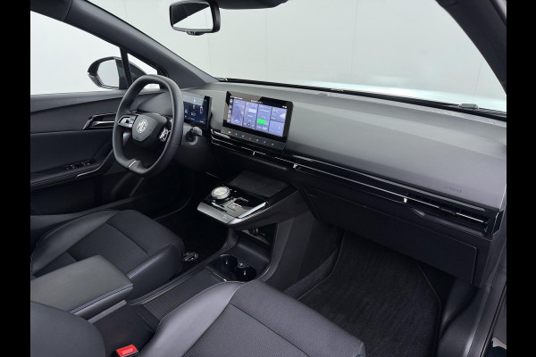 MG Mg4 electric Luxury 64 kWh SOH 95% | 14K KM!! |360 CAMERA| 7 JAAR MG GARANTIE T/M 07-2031| ELEK. STOEL| DODE HOEK SENSOR| STOEL + STUURVERWARMING| ADAPTIVE CRUISE CONTROL