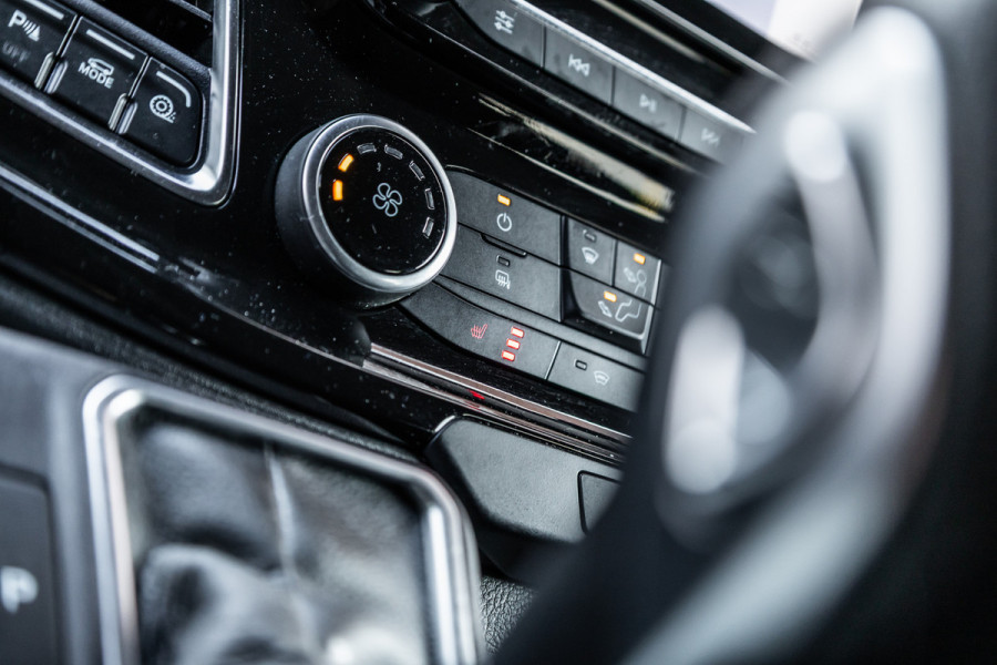 Ford Transit Custom 300 2.0 TDCI 170 PK L2H1 Limited DC | Dubbel cabine | Raptor Edition | CarPlay | Camera | Navigatie | Orig. NL Auto | NAP Logisch | Nieuwe APK