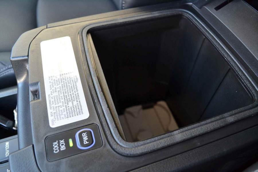 Toyota Land Cruiser 150 2.8 D-4D-F Professional Window Van