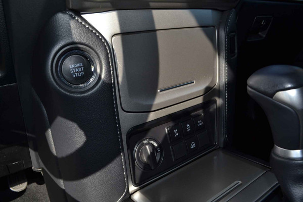Toyota Land Cruiser 150 2.8 D-4D-F Professional Window Van