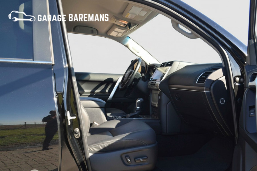 Toyota Land Cruiser 150 2.8 D-4D-F Professional Window Van