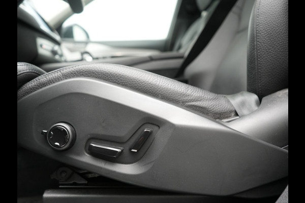 Volvo XC90 T8 Recharge AWD Plus Dark 7Persoons LONG RANGE PHEV 455pk Dealer O.H. | Trekhaak Af Fabriek | Panodak | Adaptive Cruise | 360 Camera | Harman / Kardon | Lederen Sportstoelen Memory & Verwarmd | Stuur Verwarmd | Google Assistent | Apple Carplay | Keyless | Plug In Hybrid |