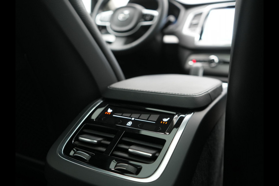 Volvo XC90 T8 Recharge AWD Plus Dark 7Persoons LONG RANGE PHEV 455pk Dealer O.H. | Trekhaak Af Fabriek | Panodak | Adaptive Cruise | 360 Camera | Harman / Kardon | Lederen Sportstoelen Memory & Verwarmd | Stuur Verwarmd | Google Assistent | Apple Carplay | Keyless | Plug In Hybrid |