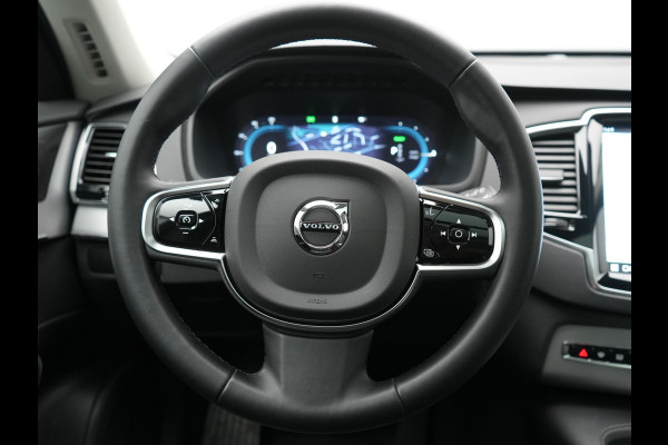 Volvo XC90 T8 Recharge AWD Plus Dark 7Persoons LONG RANGE PHEV 455pk Dealer O.H. | Trekhaak Af Fabriek | Panodak | Adaptive Cruise | 360 Camera | Harman / Kardon | Lederen Sportstoelen Memory & Verwarmd | Stuur Verwarmd | Google Assistent | Apple Carplay | Keyless | Plug In Hybrid |