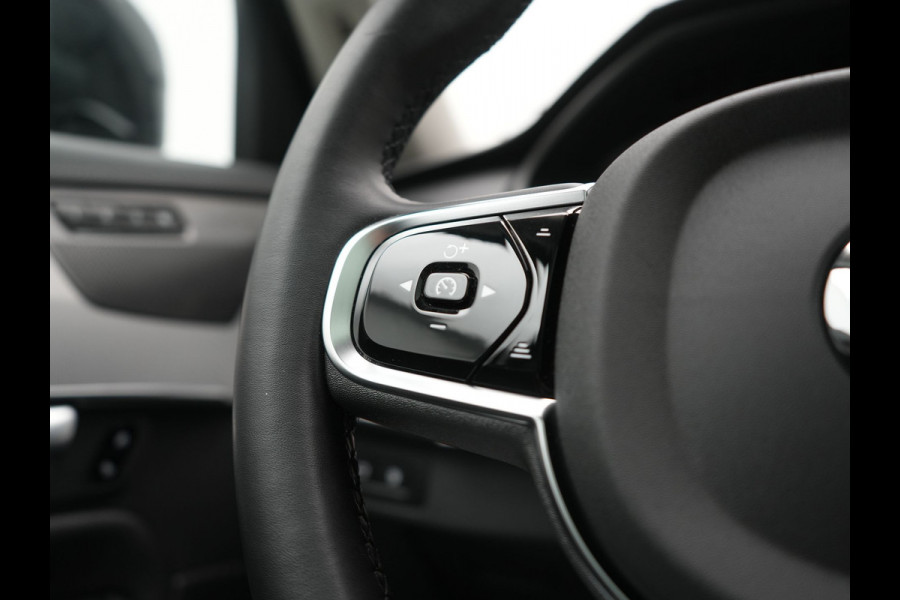 Volvo XC90 T8 Recharge AWD Plus Dark 7Persoons LONG RANGE PHEV 455pk Dealer O.H. | Trekhaak Af Fabriek | Panodak | Adaptive Cruise | 360 Camera | Harman / Kardon | Lederen Sportstoelen Memory & Verwarmd | Stuur Verwarmd | Google Assistent | Apple Carplay | Keyless | Plug In Hybrid |