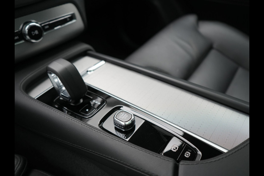 Volvo XC90 T8 Recharge AWD Plus Dark 7Persoons LONG RANGE PHEV 455pk Dealer O.H. | Trekhaak Af Fabriek | Panodak | Adaptive Cruise | 360 Camera | Harman / Kardon | Lederen Sportstoelen Memory & Verwarmd | Stuur Verwarmd | Google Assistent | Apple Carplay | Keyless | Plug In Hybrid |