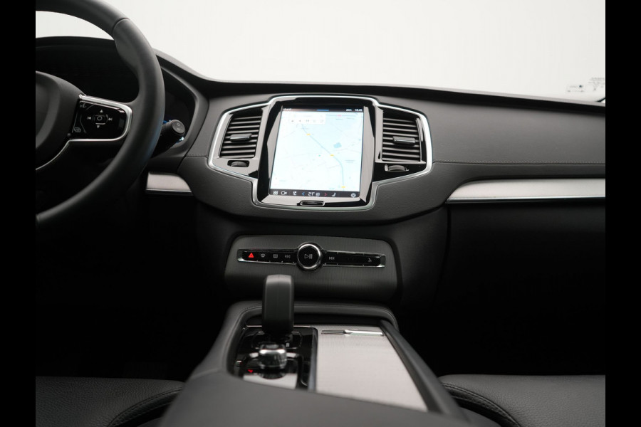 Volvo XC90 T8 Recharge AWD Plus Dark 7Persoons LONG RANGE PHEV 455pk Dealer O.H. | Trekhaak Af Fabriek | Panodak | Adaptive Cruise | 360 Camera | Harman / Kardon | Lederen Sportstoelen Memory & Verwarmd | Stuur Verwarmd | Google Assistent | Apple Carplay | Keyless | Plug In Hybrid |