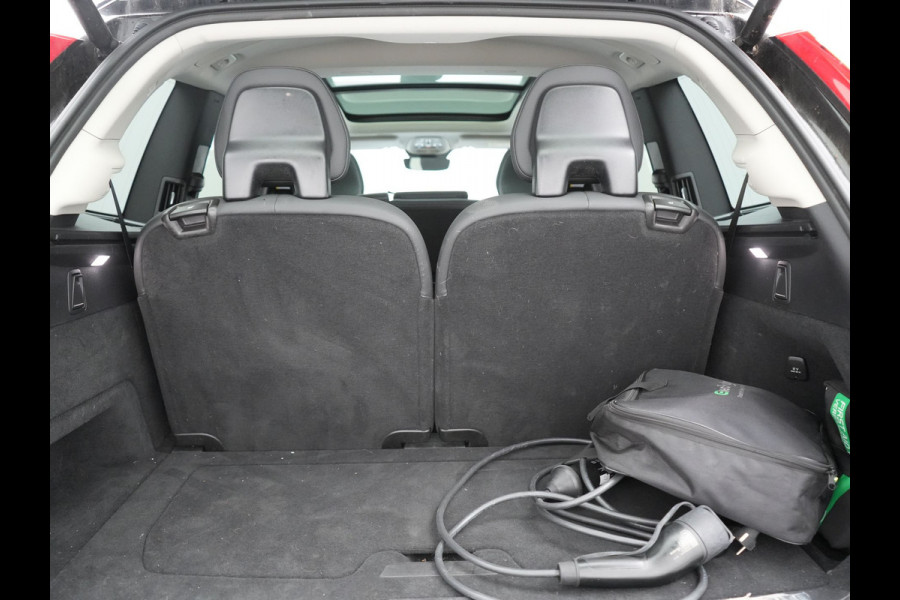 Volvo XC90 T8 Recharge AWD Plus Dark 7Persoons LONG RANGE PHEV 455pk Dealer O.H. | Trekhaak Af Fabriek | Panodak | Adaptive Cruise | 360 Camera | Harman / Kardon | Lederen Sportstoelen Memory & Verwarmd | Stuur Verwarmd | Google Assistent | Apple Carplay | Keyless | Plug In Hybrid |