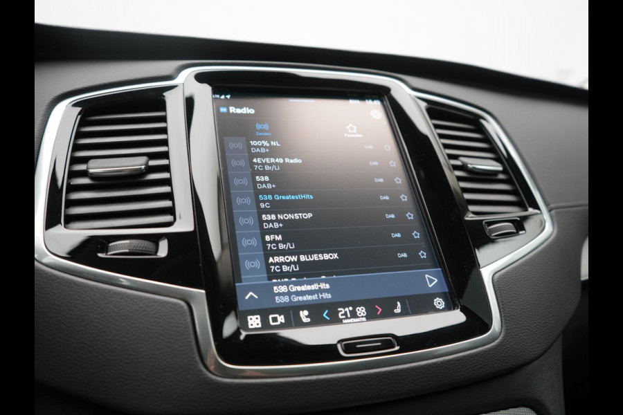 Volvo XC90 T8 Recharge AWD Plus Dark 7Persoons LONG RANGE PHEV 455pk Dealer O.H. | Trekhaak Af Fabriek | Panodak | Adaptive Cruise | 360 Camera | Harman / Kardon | Lederen Sportstoelen Memory & Verwarmd | Stuur Verwarmd | Google Assistent | Apple Carplay | Keyless | Plug In Hybrid |