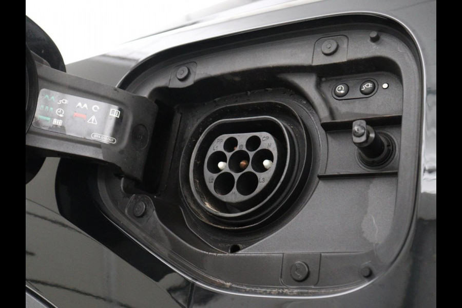 Audi Q3 45 TFSIe Advanced edition | SOH 95,2% | Leder | Stoelverwarming | Carplay | Keyless | Navigatie | Virtual Cockpit | Parkeerhulp | Climate control | Bluetooth | Cruise control | Getint glas | PHEV | Plug In