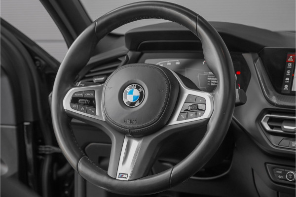 BMW 1-serie 118i M-Sport Pano CarPlay Camera HiFi 18"