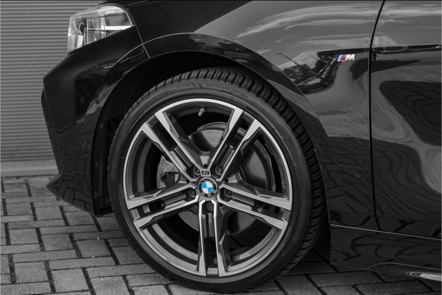 BMW 1-serie 118i M-Sport Pano CarPlay Camera HiFi 18"